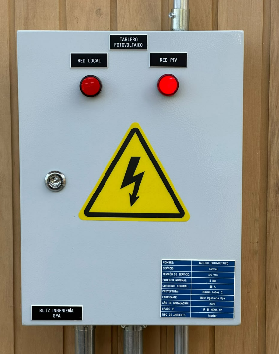 Tablero eléctrico y protecciones del sistema fotovoltaico